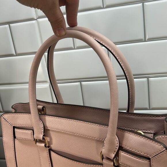 9744 Michael Kors Pink Tote Bag - Picture 4 of 13
